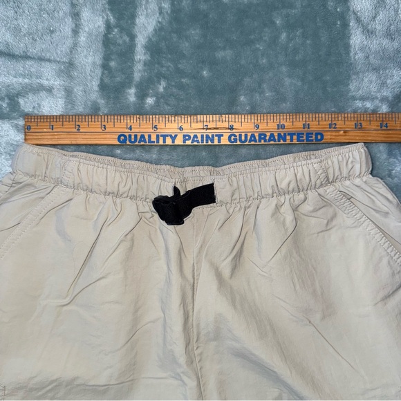 Columbia Woman’s Sandy River Khaki Tan Cargo Shorts Size Small - Picture 2 of 7